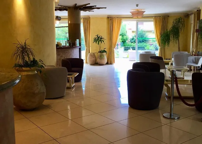מלון Garden 3*