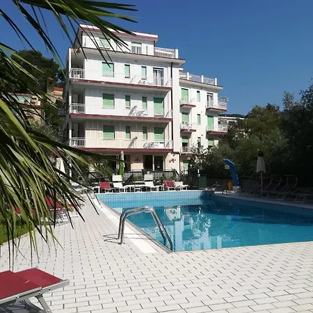 Hotel Garden 3*